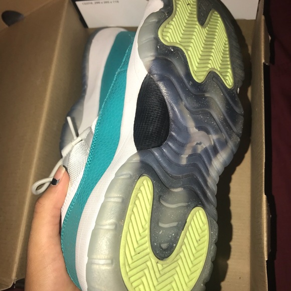 Jordan 11s aqua/green - Picture 3 of 3